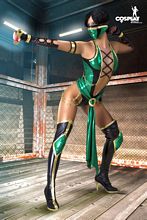 Mortal Kombat Kitana strips her costume - Image 1