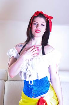 snow white nude cosplay 2